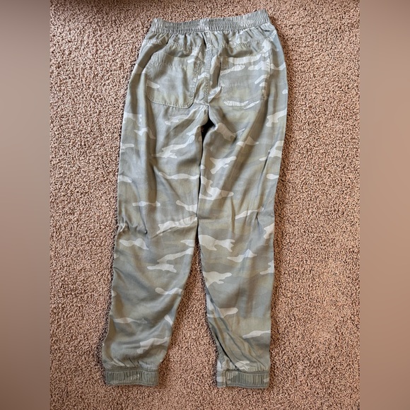 So Camo light weight joggers size Small - Picture 4 of 7